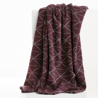 Manta Tryangles Rojo Vino.