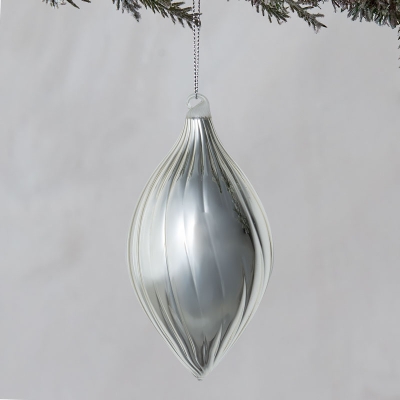 Bola De Navidad Plateada 3" x 6.3".